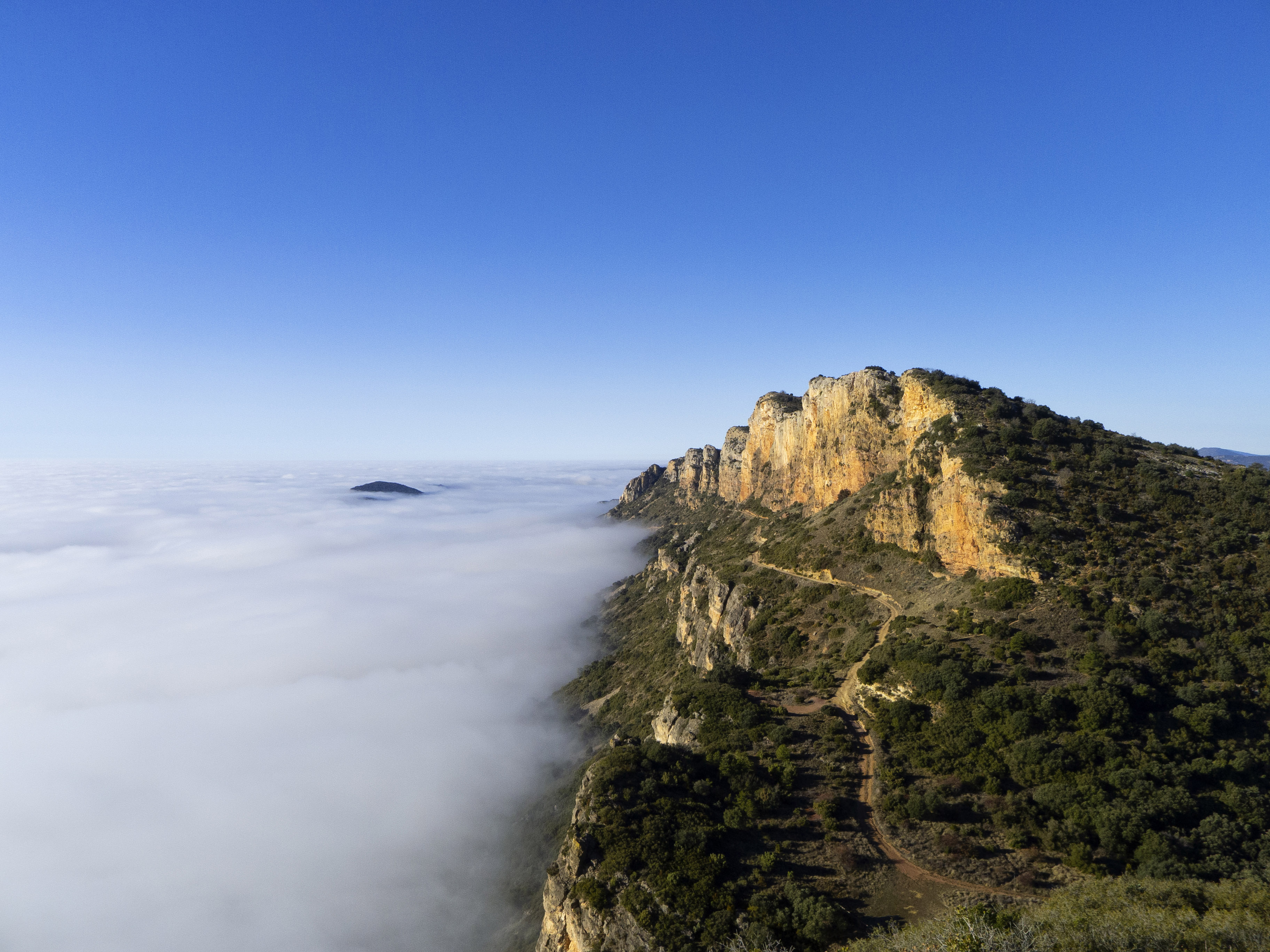 Por las alturas del Mont-Roig, la primera gran sierra prepirenaica de Lleida