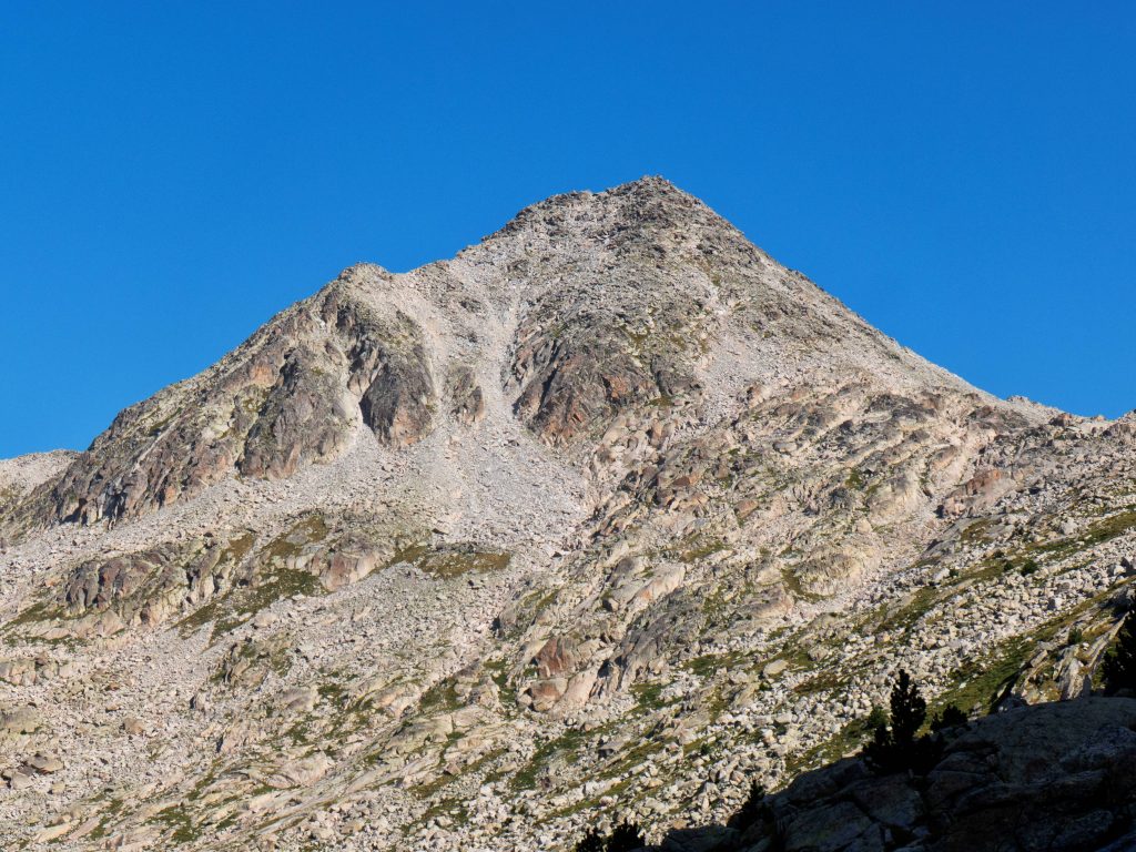 La gran pirámide de granito