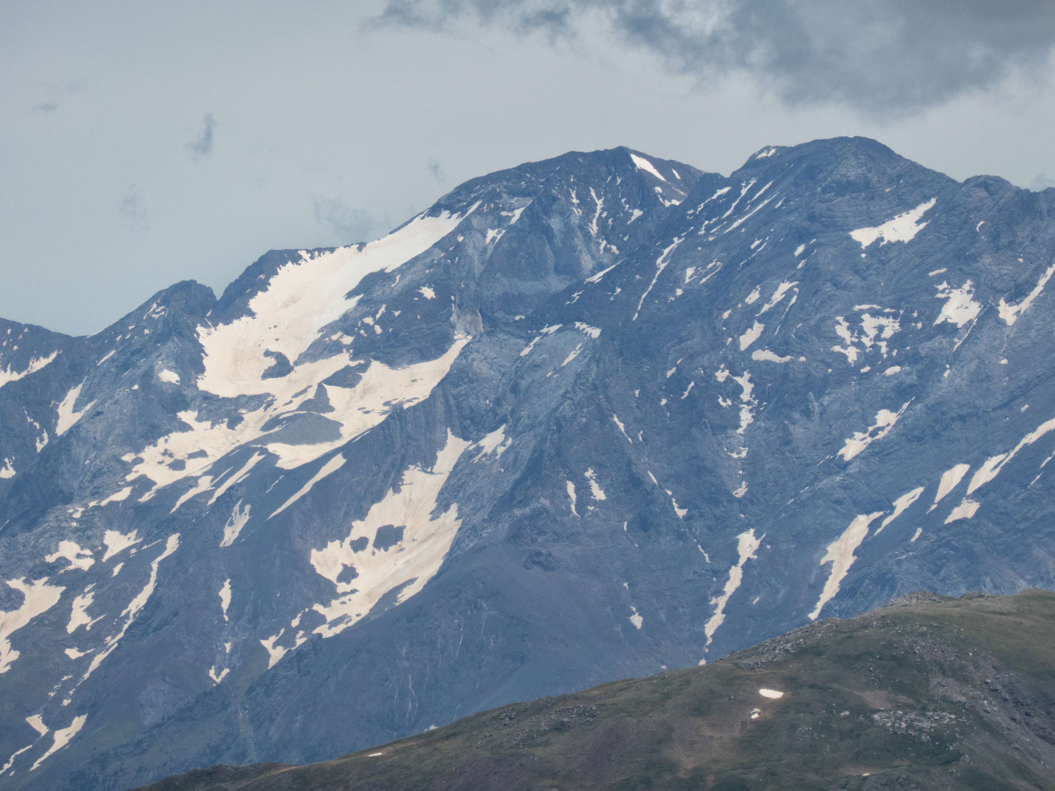 ...y la imponente Llardana, segunda cumbre del Pirineo.