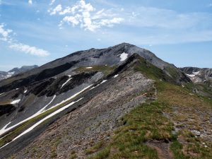La negra cima de Salcorz y sus crestas